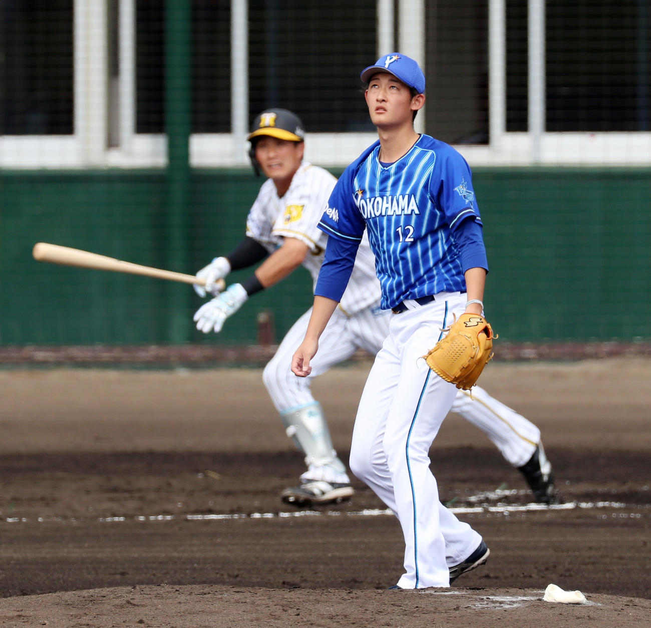 阪神対DeNA（練習試合）　2回裏阪神無死一塁、阪口皓亮は木浪聖也に右中間越え適時三塁打を打たれ失点する（撮影・加藤哉）