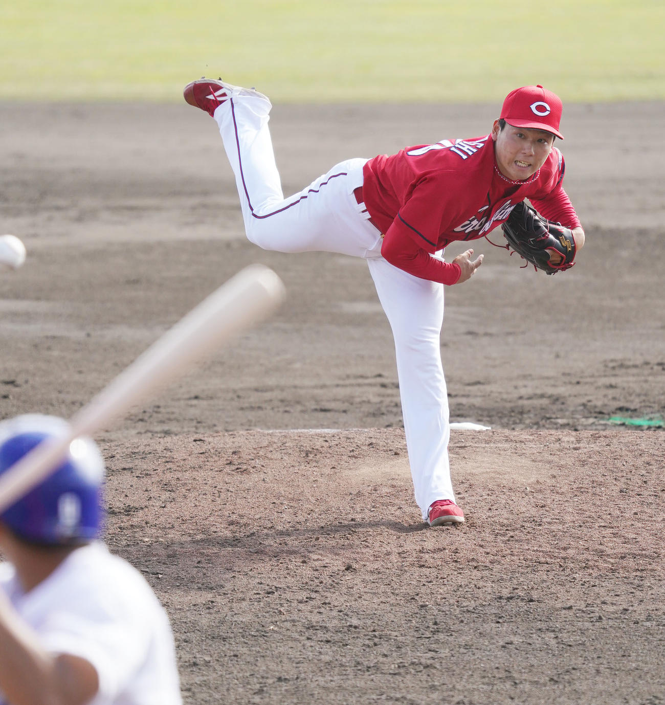 練習試合・中日対広島　8回裏、広島4番手で登板する栗林良吏（撮影・森本幸一）