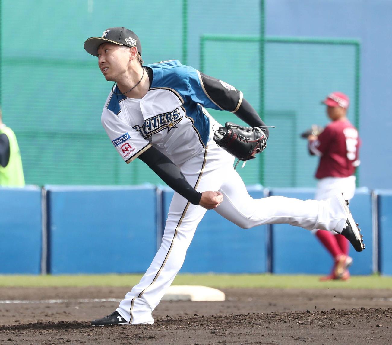 練習試合　日本ハム対楽天　4回から2イニングを投げ無安打に抑える金子（撮影・黒川智章）