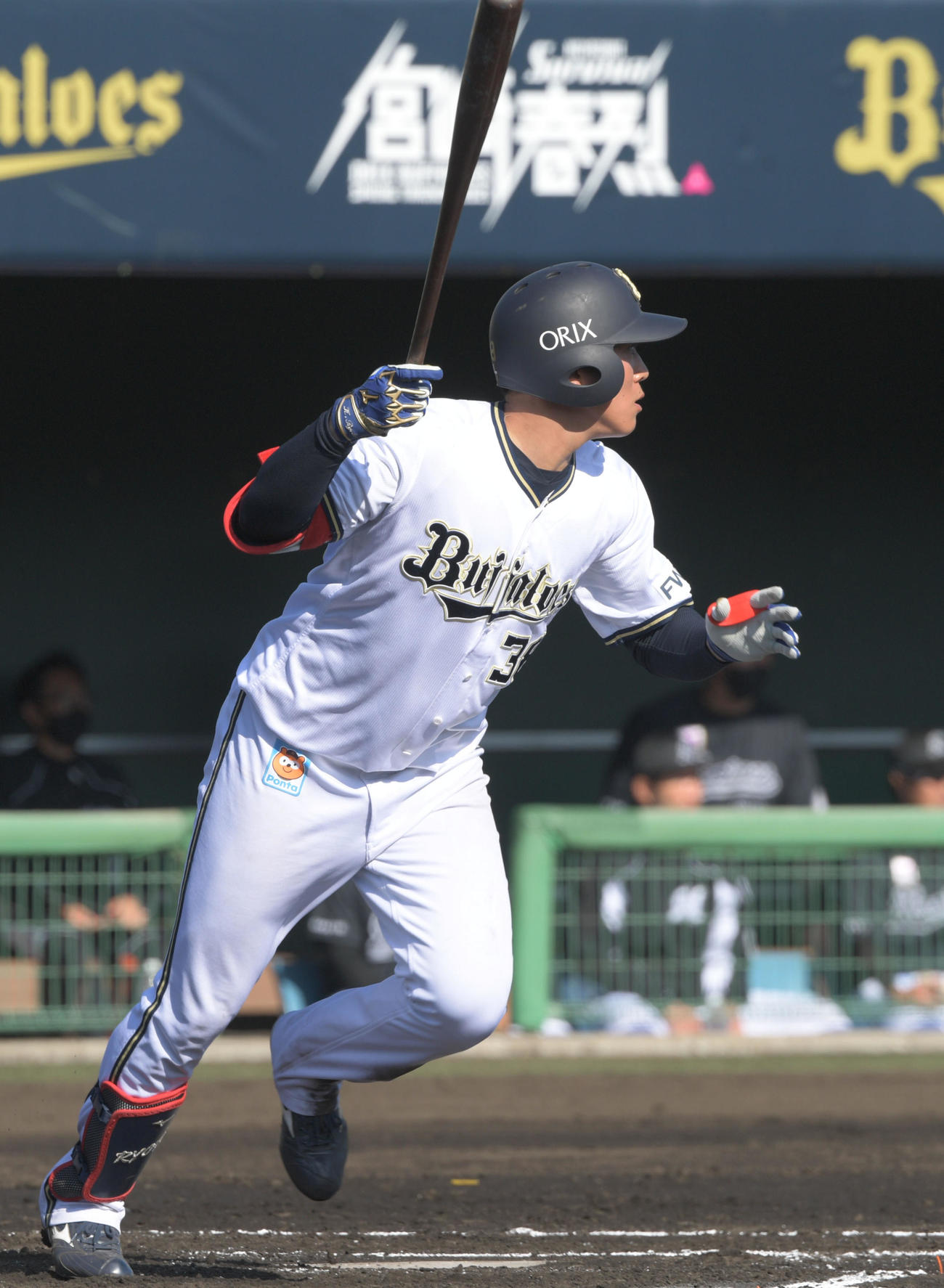 オリックス対ロッテ　6回裏オリックス1死、来田は左前打を放つ（撮影・渦原淳）