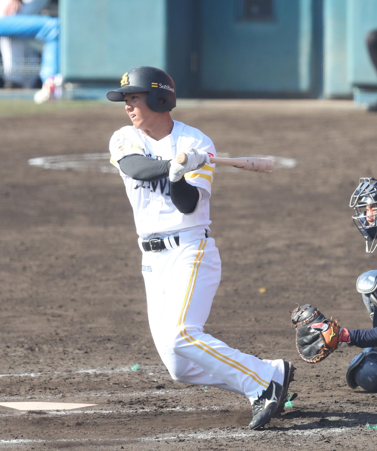練習試合　西武対ソフトバンク　7回裏ソフトバンク無死一塁、佐藤直樹は左前安打を放つ（撮影・梅根麻紀）