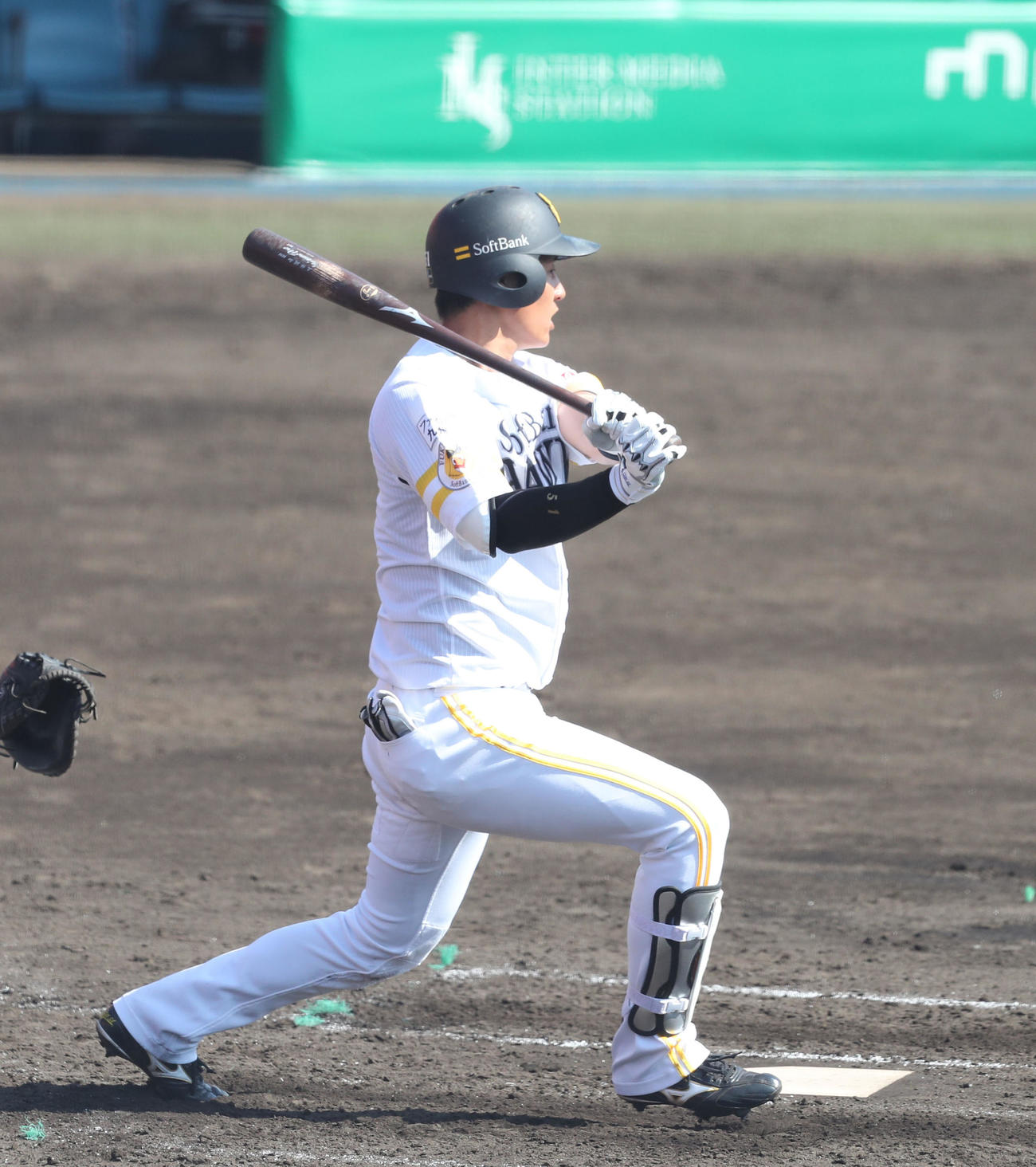 西武対ソフトバンク　3回裏ソフトバンク無死、上林は中前打を放つ（撮影・梅根麻紀）