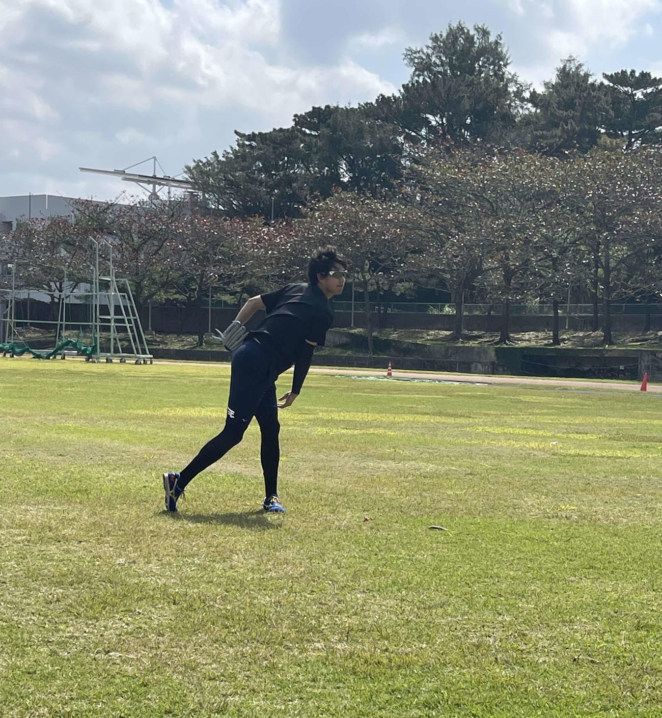 投手練習に参加した楽天岸（楽天野球団提供）
