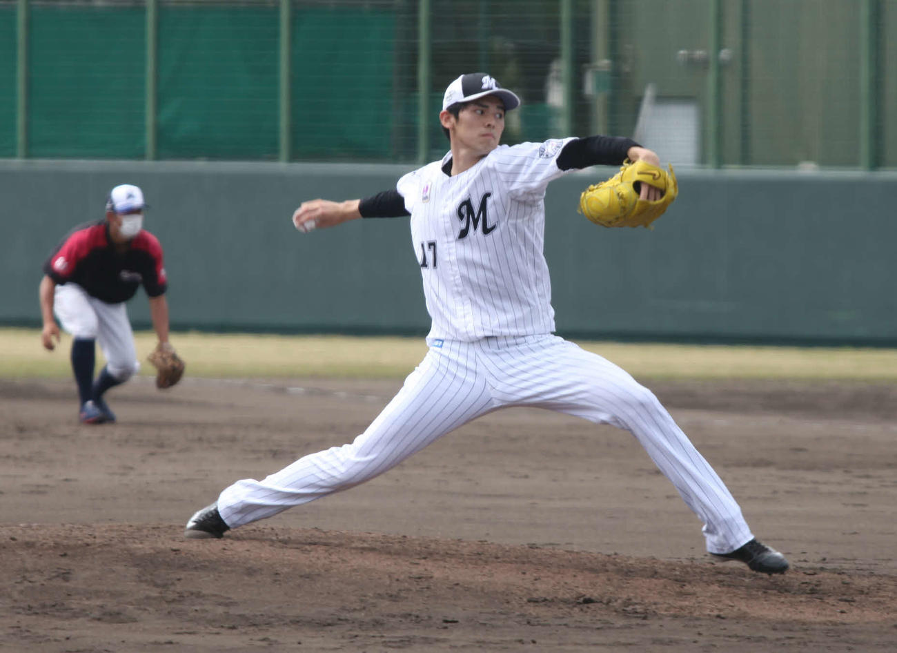 シート打撃に登板したロッテ佐々木朗（球団提供）