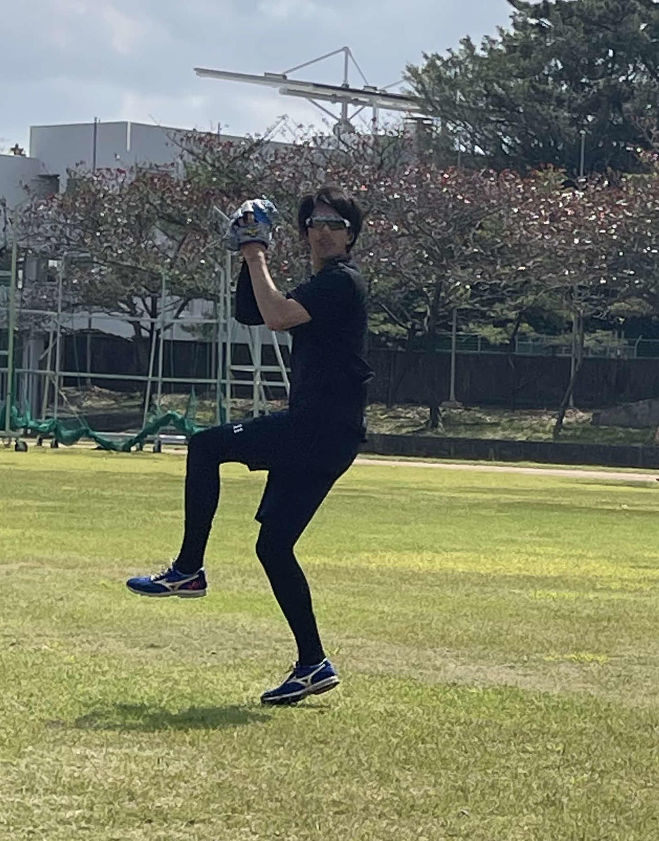 投手練習に参加した楽天岸（楽天野球団提供）