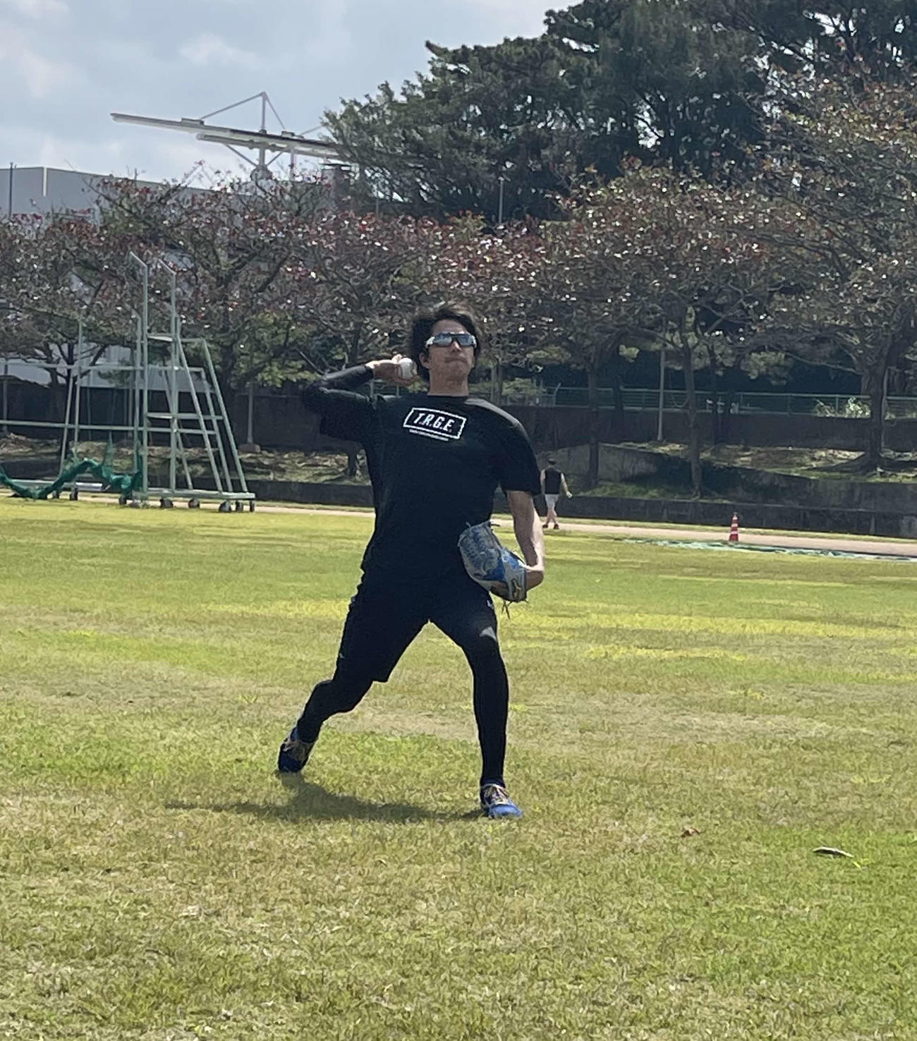 投手練習に参加した楽天岸（楽天野球団提供）