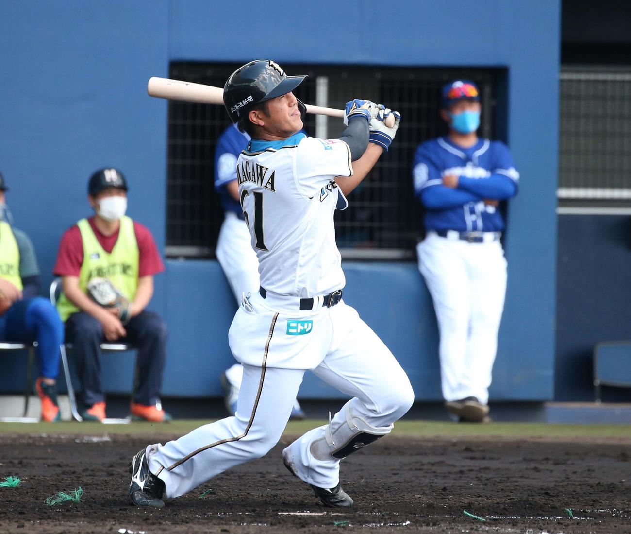2軍練習試合　日本ハム対中日　2回裏日本ハム無死、中越え三塁打を放つ今川（撮影・黒川智章）
