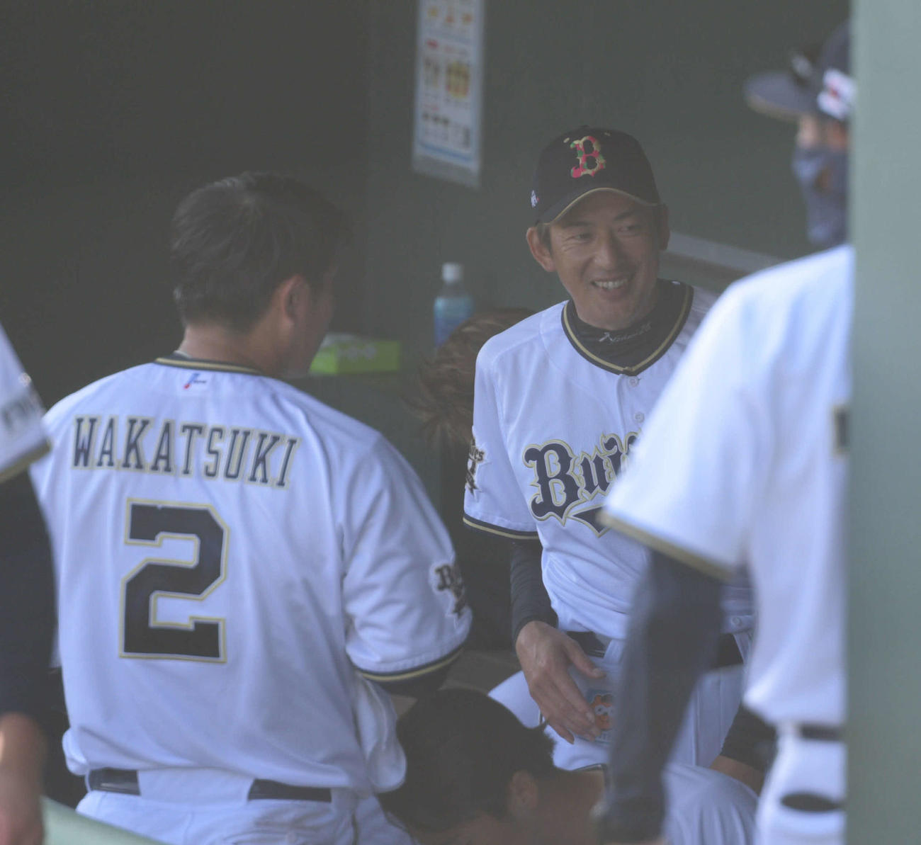 西武戦に登板した能見は、2イニングを無失点に抑えて笑顔を見せる（撮影・渦原淳）