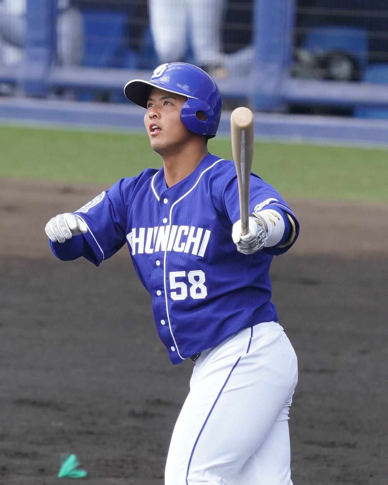 2軍練習試合・日本ハム対中日　3回表中日無死、左越え本塁打を放った石橋康太（撮影・森本幸一）