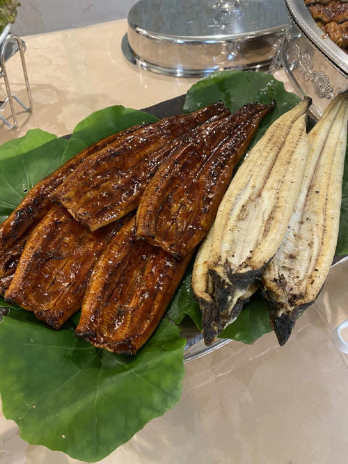 巨人2軍宿舎に届いたウナギの白焼きとかば焼き