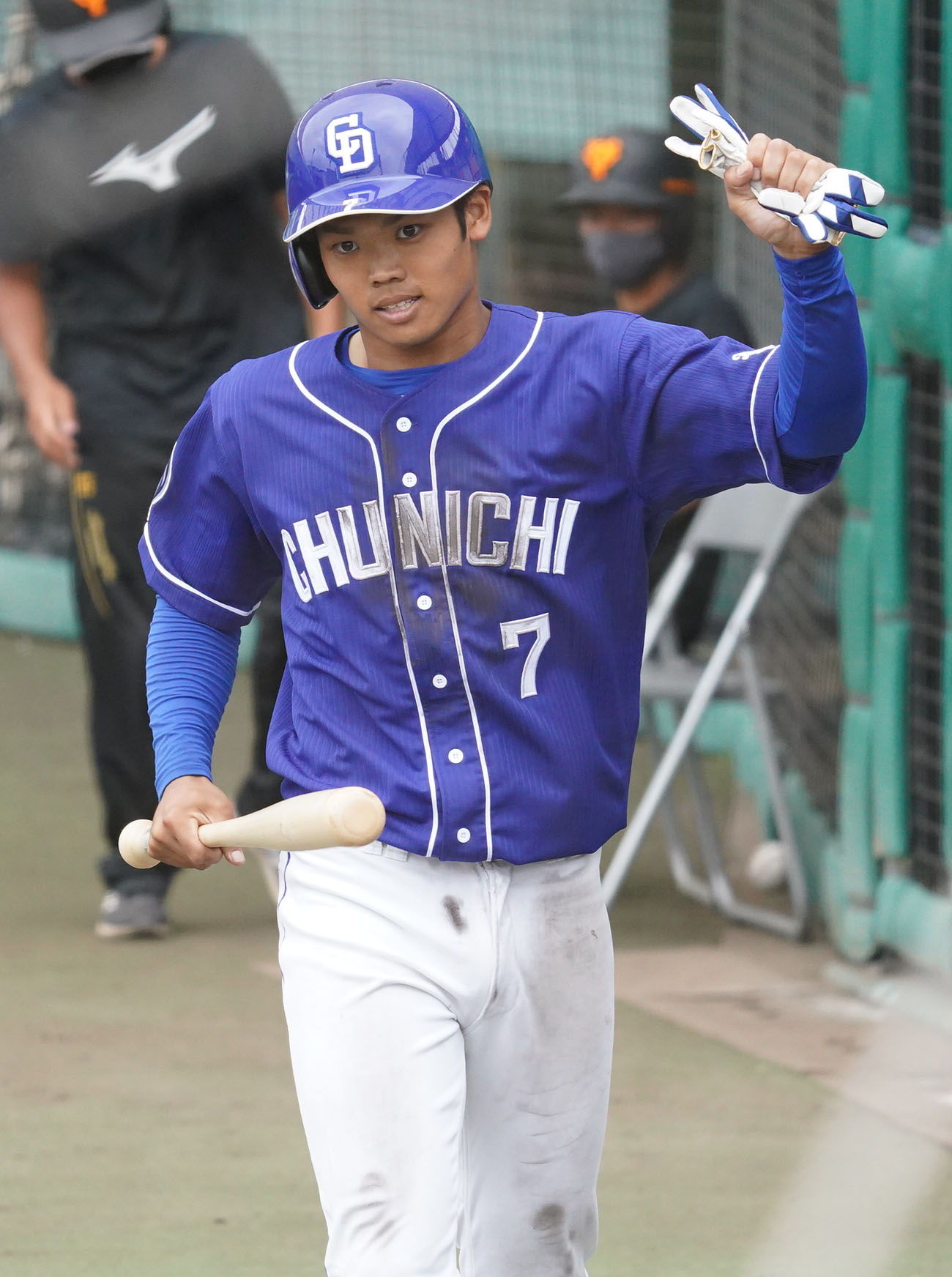 練習試合・巨人対中日　5回表中日1死二塁、岡林勇希の左適時打で生還した根尾昂根尾昂（撮影・森本幸一）