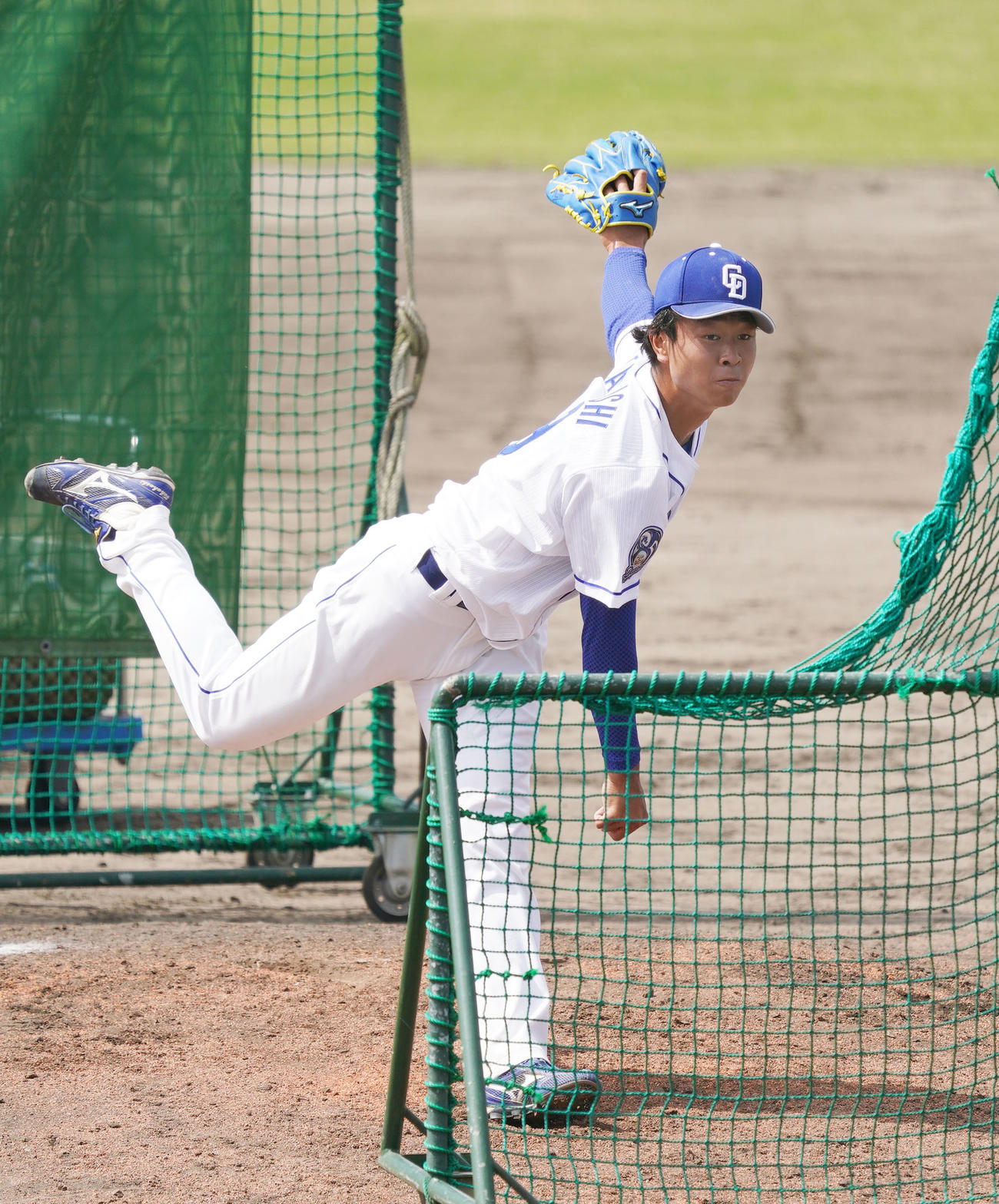 打撃投手に登板する高橋宏斗（撮影・森本幸一）