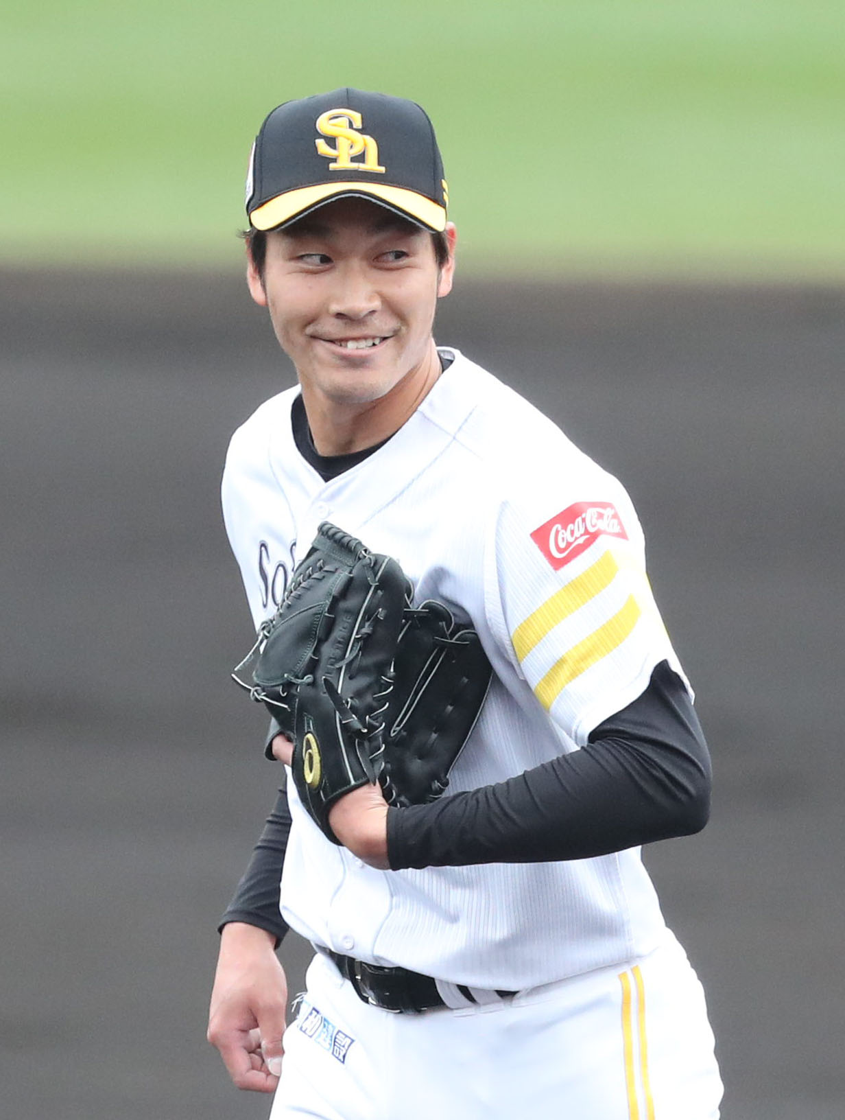 ソフトバンク対ロッテ　先発した武田は3回を投げ1安打無失点と好投、笑顔を見せる（撮影・梅根麻紀）