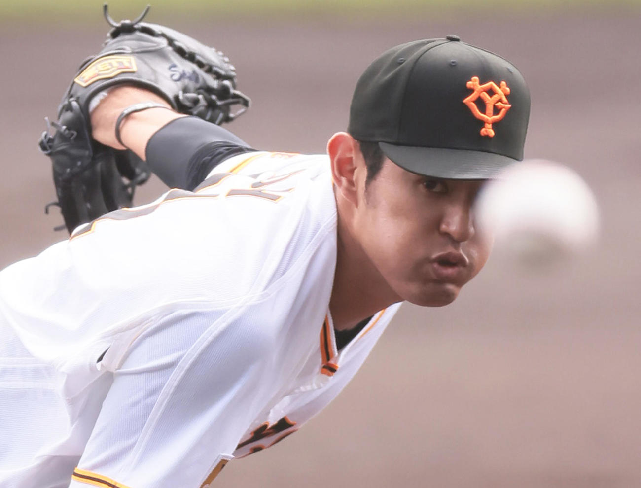 巨人対中日　3回無失点の巨人先発の井納（撮影・足立雅史）
