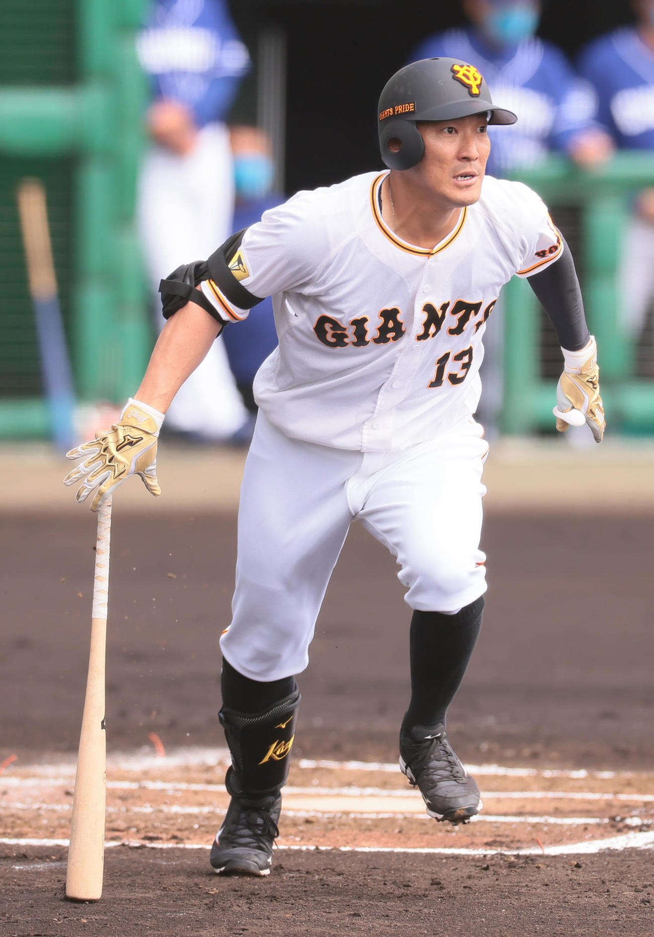練習試合　巨人対中日　1回裏巨人無死、右越え二塁打を放つ梶谷（撮影・足立雅史）
