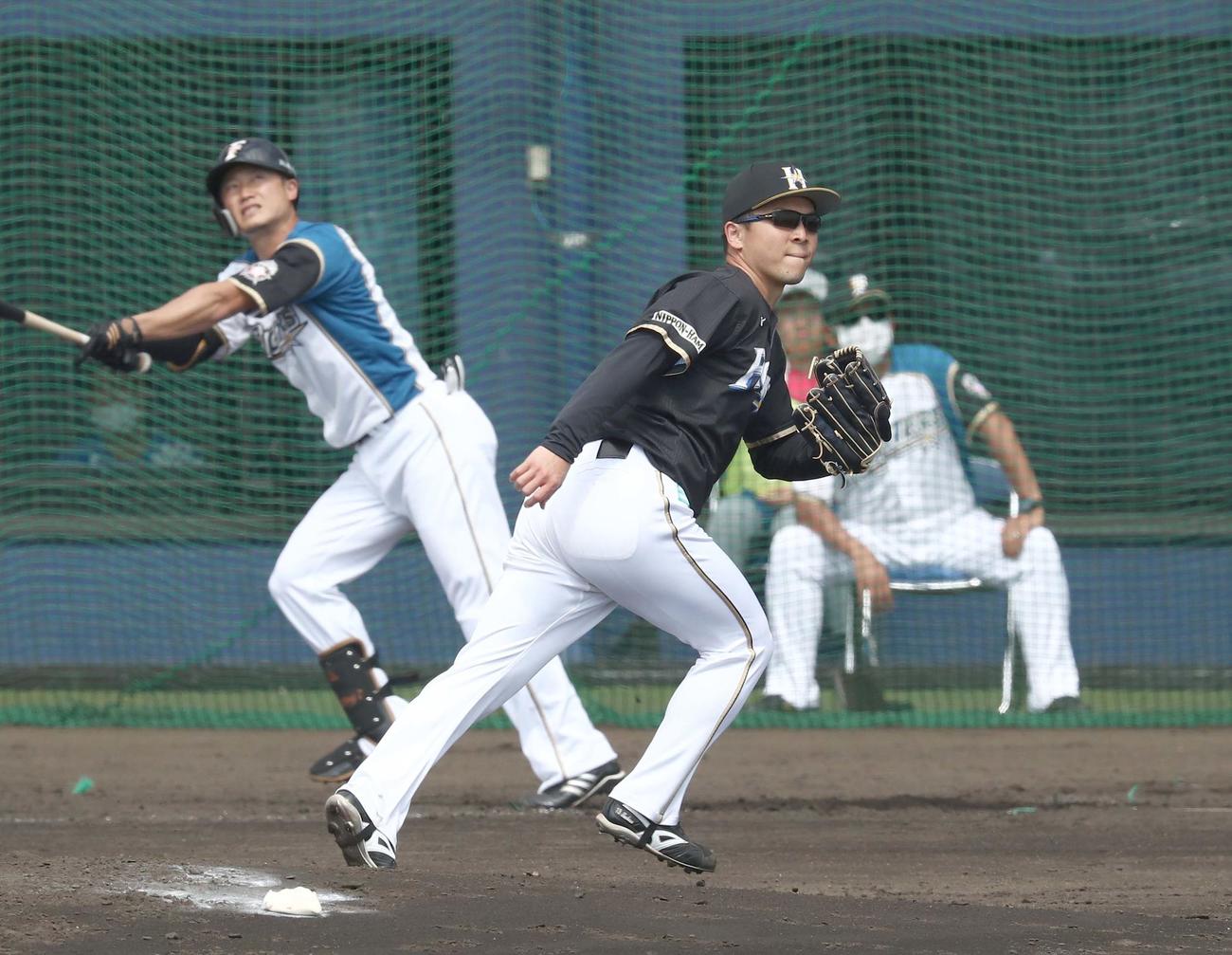 日本ハム紅白戦　3回裏1死二塁、西川を左飛にとる生田目（撮影・黒川智章）