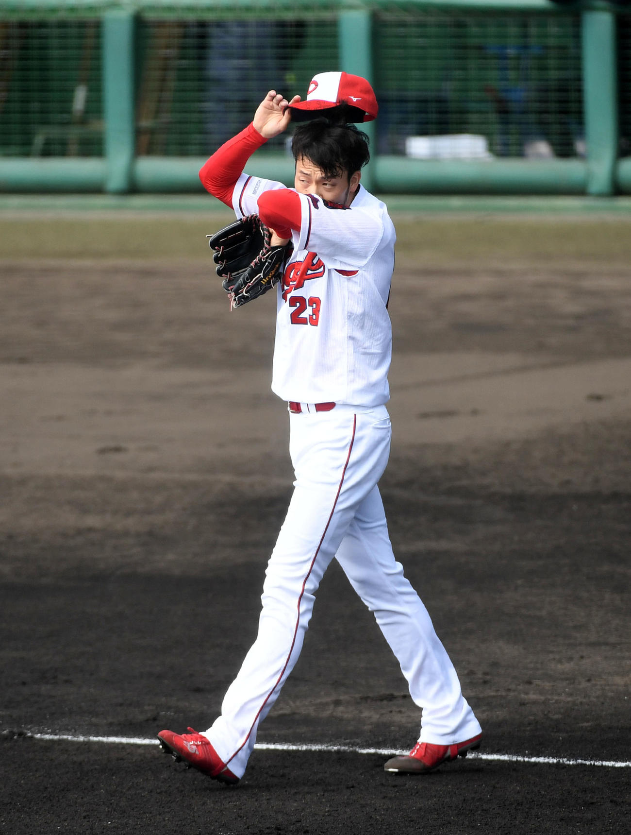 紅白戦　1回表紅組無死二、三塁、堂林に先制の左前2点適時打を打たれた薮田（撮影・前岡正明）