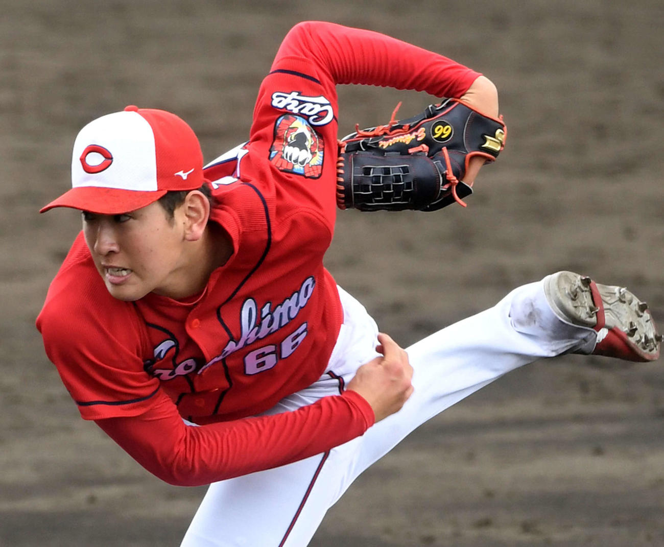 紅白戦で4回を無失点に抑える紅組先発の広島遠藤（撮影・前岡正明）