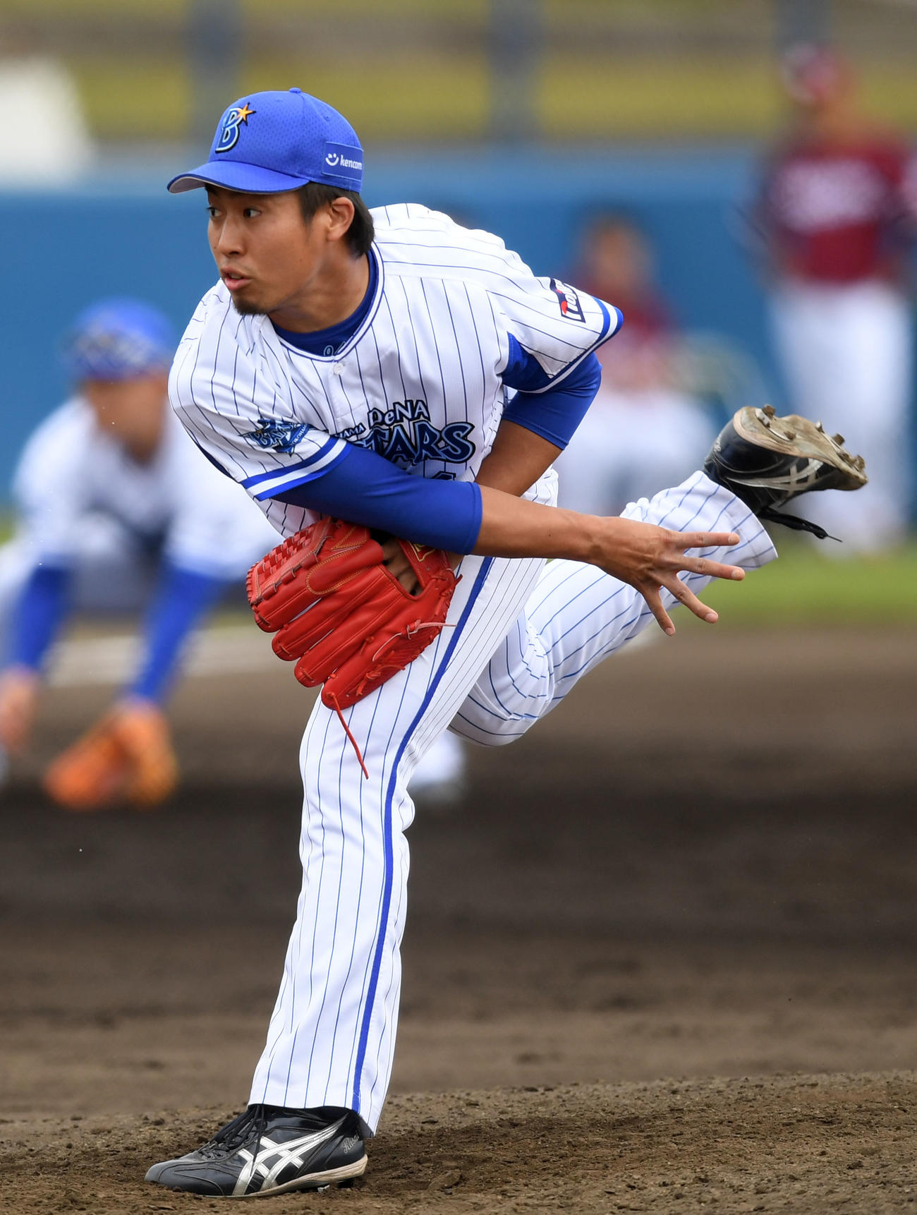 DeNA対楽天　8回表から登板したDeNA笠井（撮影・横山健太）