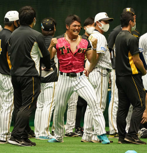 阪神育成小野寺が爆笑さらう 声出しに陽川ものまね プロ野球写真ニュース 日刊スポーツ
