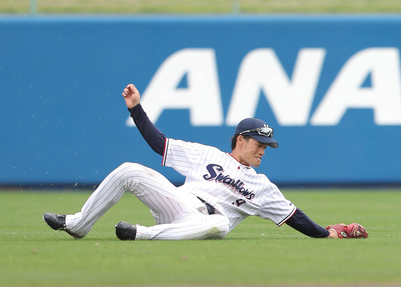 ヤクルト対楽天　4回表楽天無死一塁、太田の中飛を好捕する塩見（撮影・河田真司）
