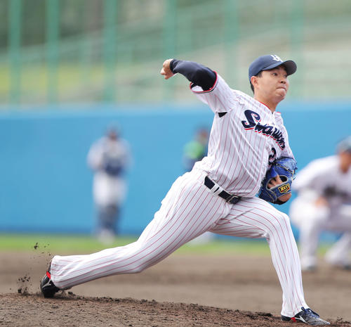 ヤクルト対楽天　5回表楽天の攻撃から登板する星（撮影・河田真司）