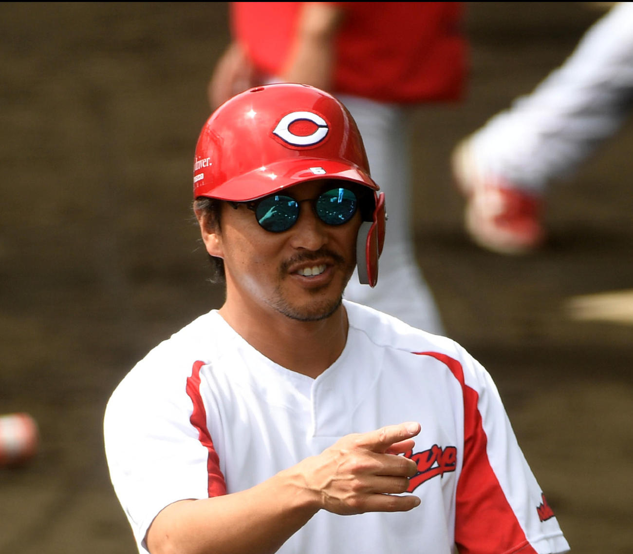 練習で笑顔を見せる長野（撮影・前岡正明）