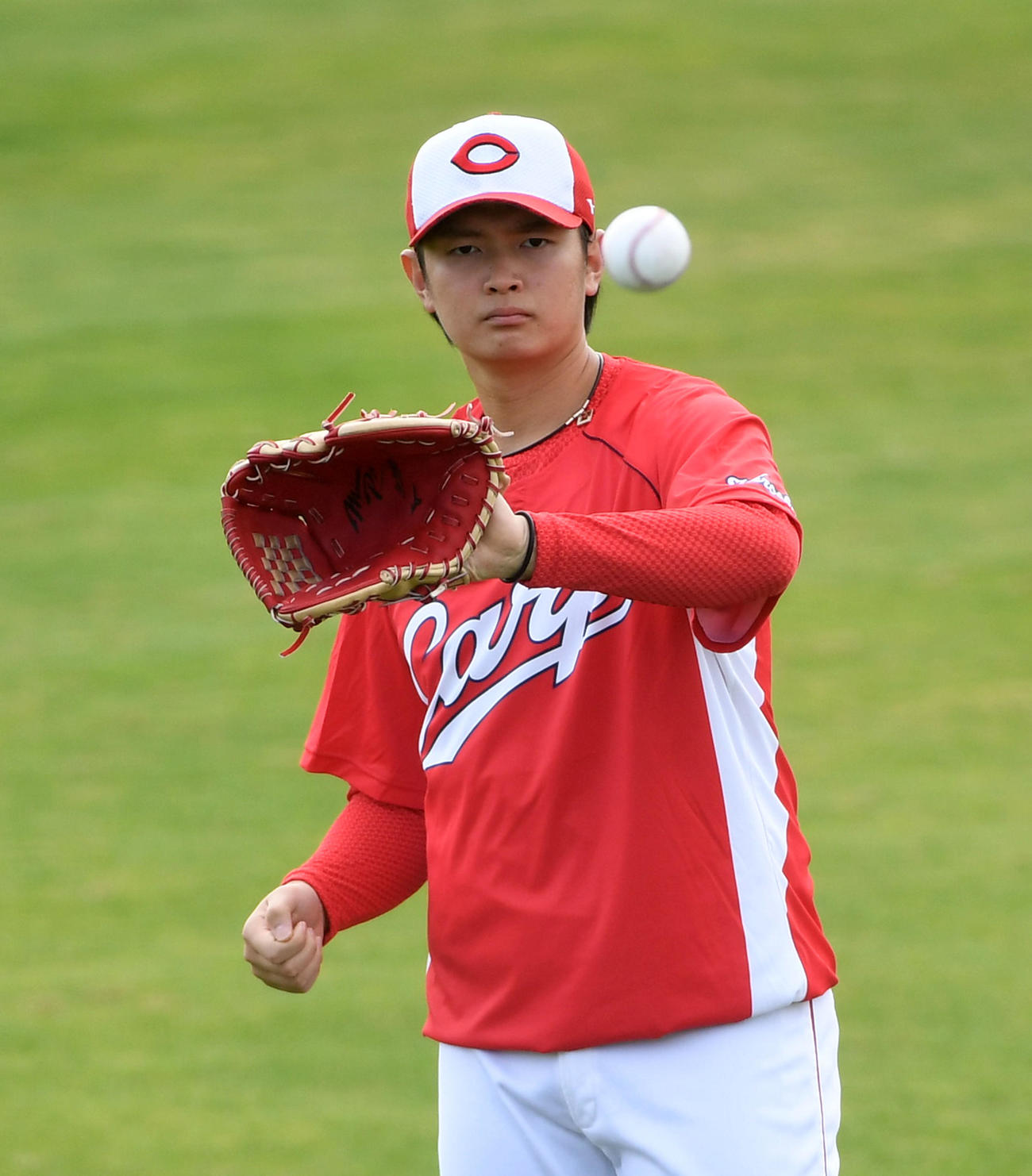 キャッチボールを行う大道（撮影・前岡正明）