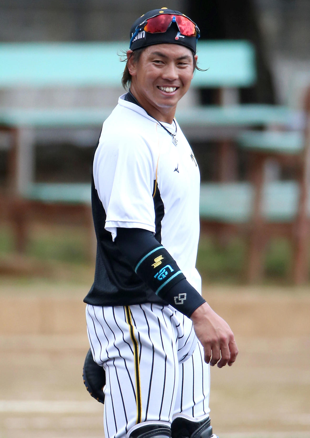 サブグラウンドで笑顔を見せる梅野隆太郎（撮影・上山淳一）