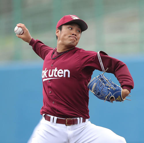 ヤクルト対楽天　4回裏ヤクルトの攻撃から登板する則本昂（撮影・河田真司）