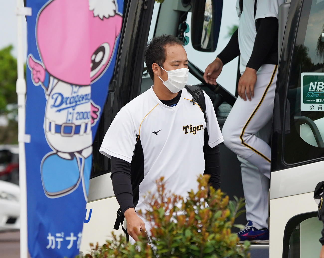 北谷に到着する青柳晃洋（撮影・清水貴仁）