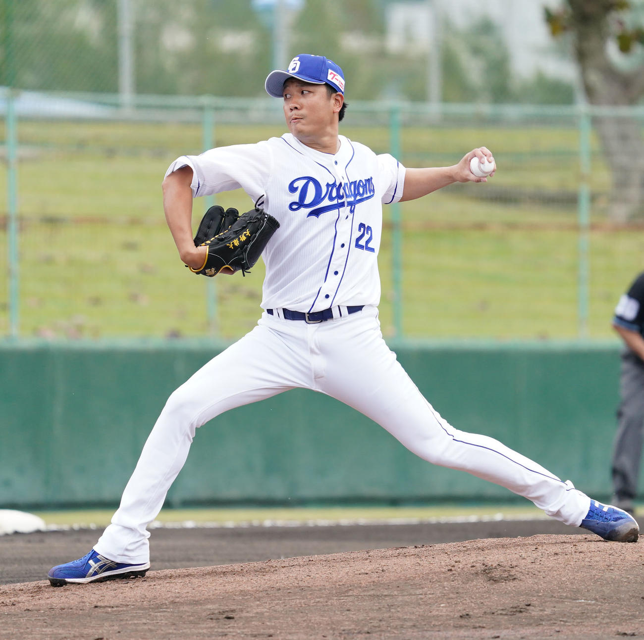 練習試合・中日対阪神　1回表、登板する中日先発の大野雄大（撮影・森本幸一）＝2021年2月27日、沖縄県北谷町のAgreスタジアム北谷