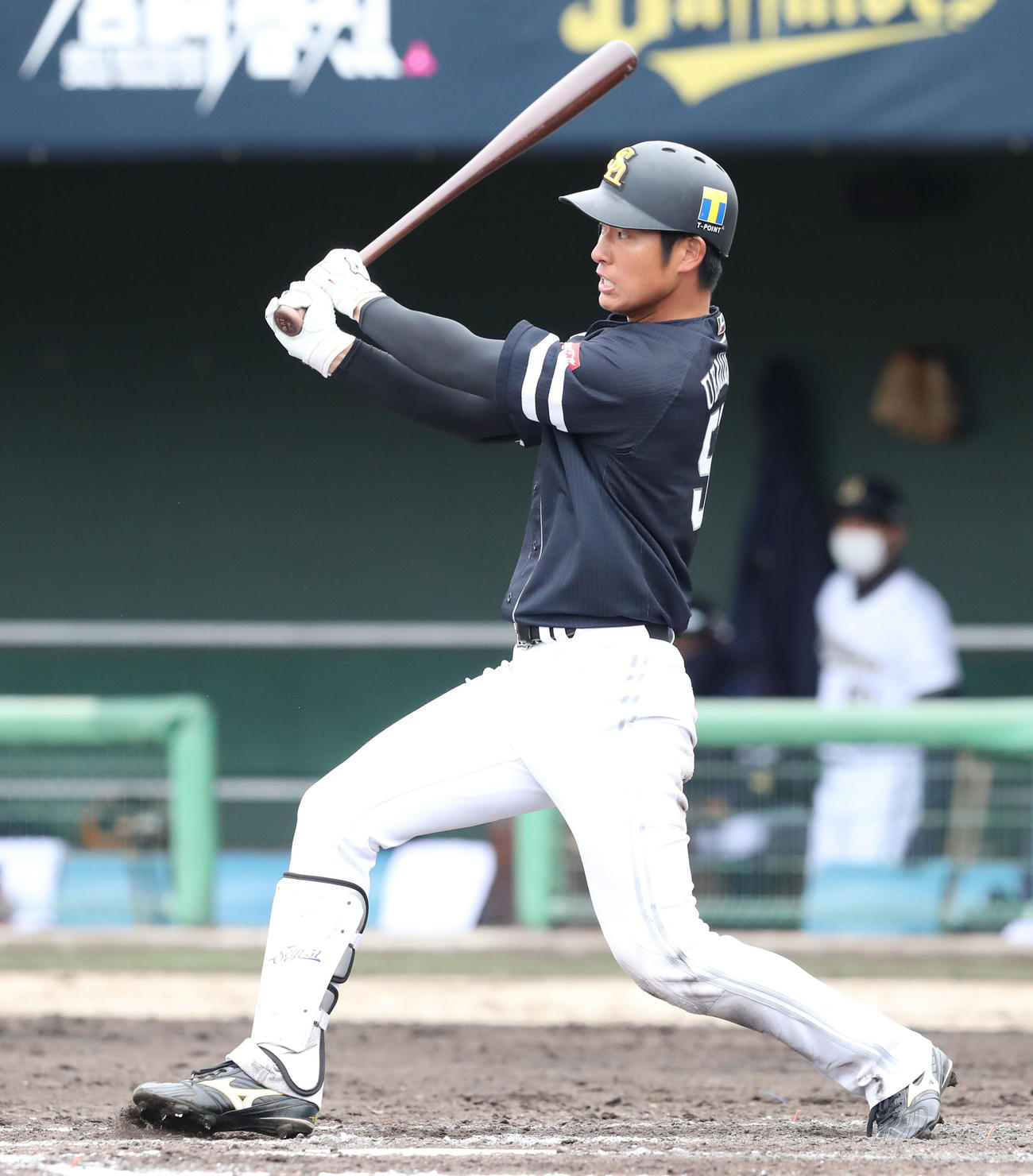 オリックス対ソフトバンク　9回表ソフトバンク2死、上林誠知は右前安打を放つ（撮影・梅根麻紀）
