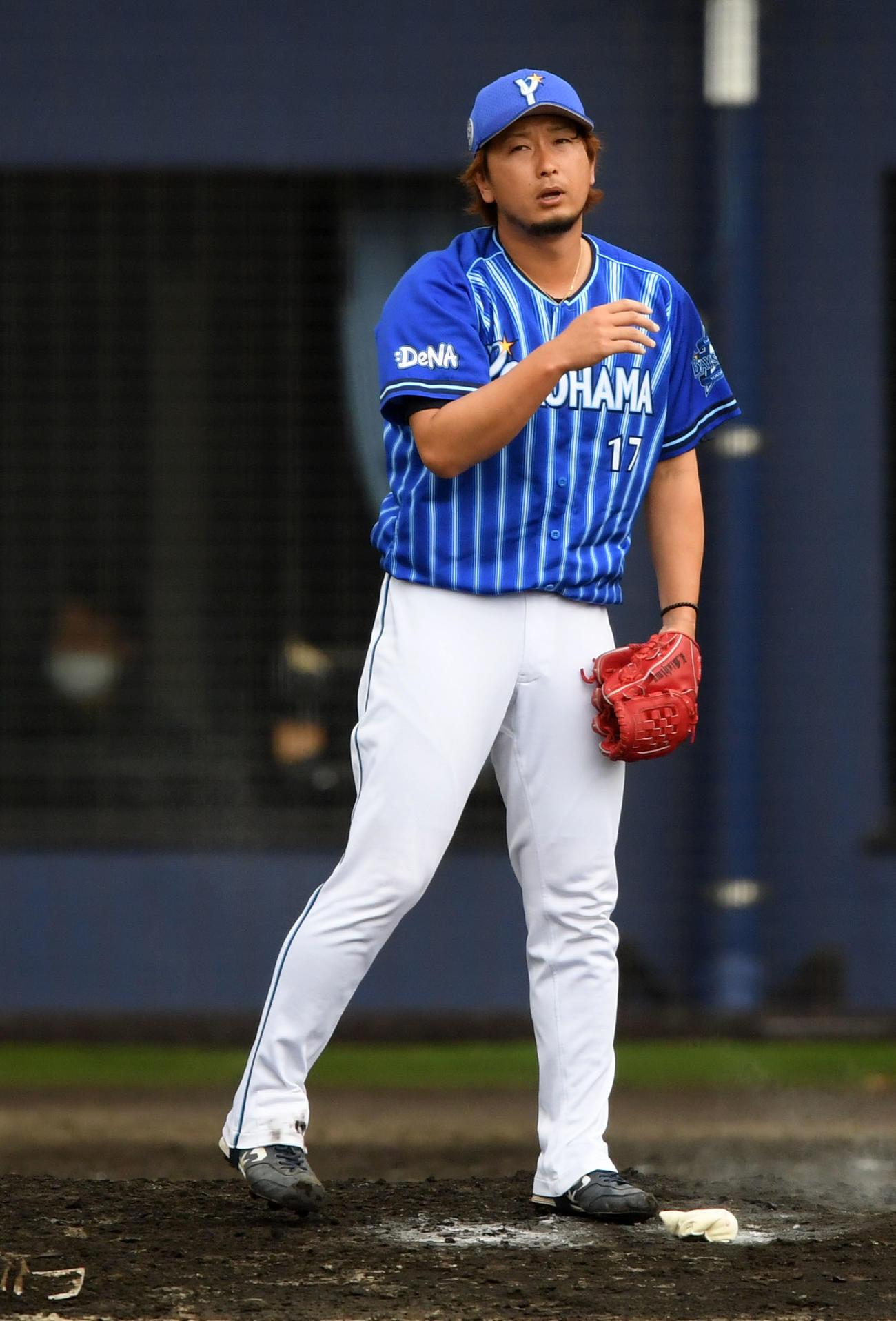 日本ハム対DeNA 8回裏日本ハム2死二塁、浅間に右前2点適時二塁打を浴びた三嶋（撮影・横山健太）