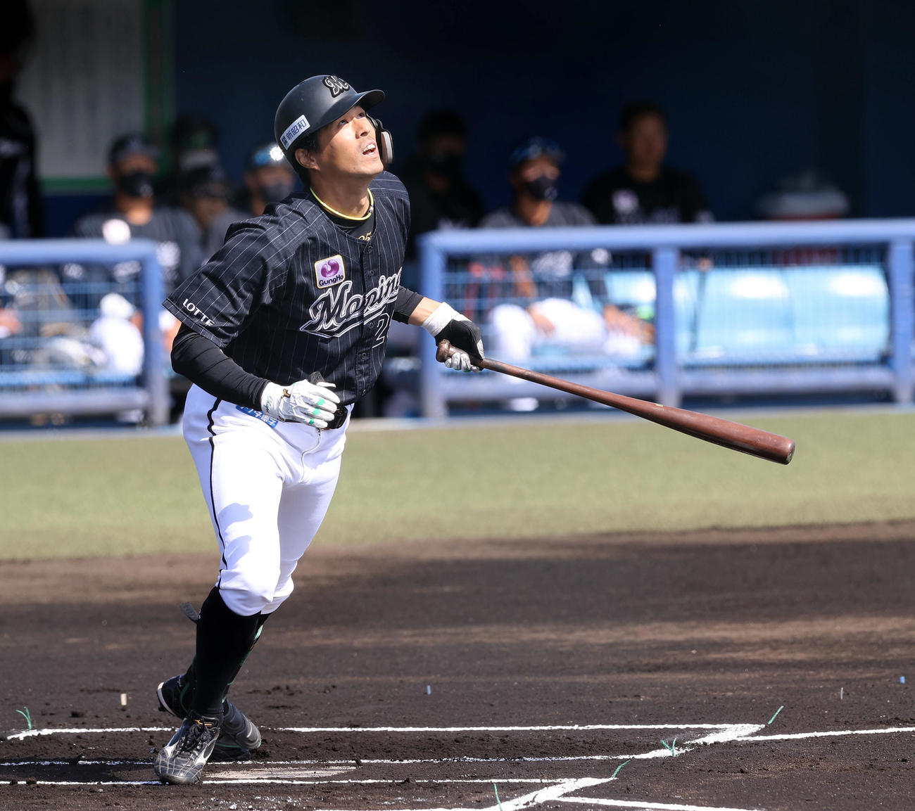 西武対ロッテ　1回表ロッテ無死、藤原恭大に続き右越えソロ本塁打を放つ岡（撮影・垰建太）