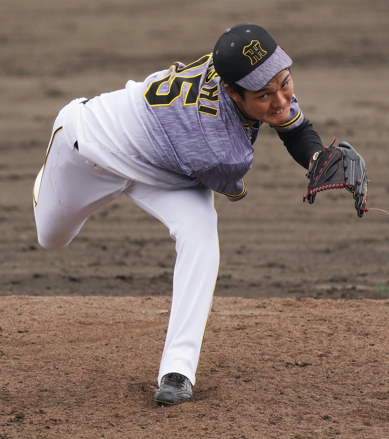 練習試合　中日対阪神　7回から登板し2イニングを無失点に抑える西純矢（撮影・清水貴仁）