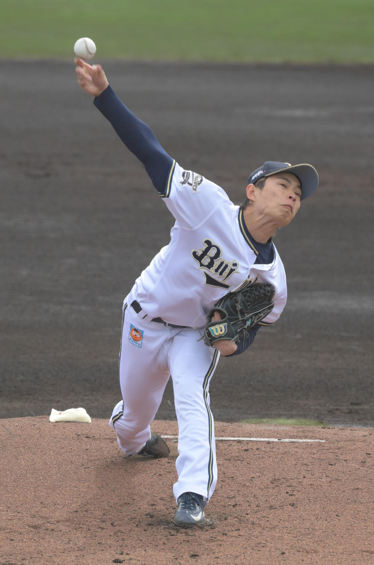オリックス対ソフトバンク練習試合　先発し3回無失点の山岡泰輔の投球（撮影・渦原淳）