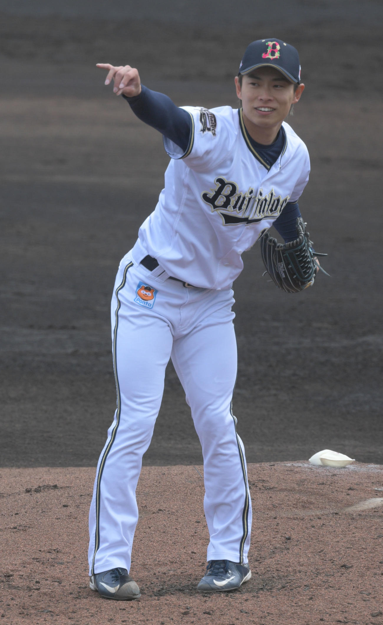 オリックス対ソフトバンク練習試合　先発し3回無失点の山岡泰輔の投球（撮影・渦原淳）