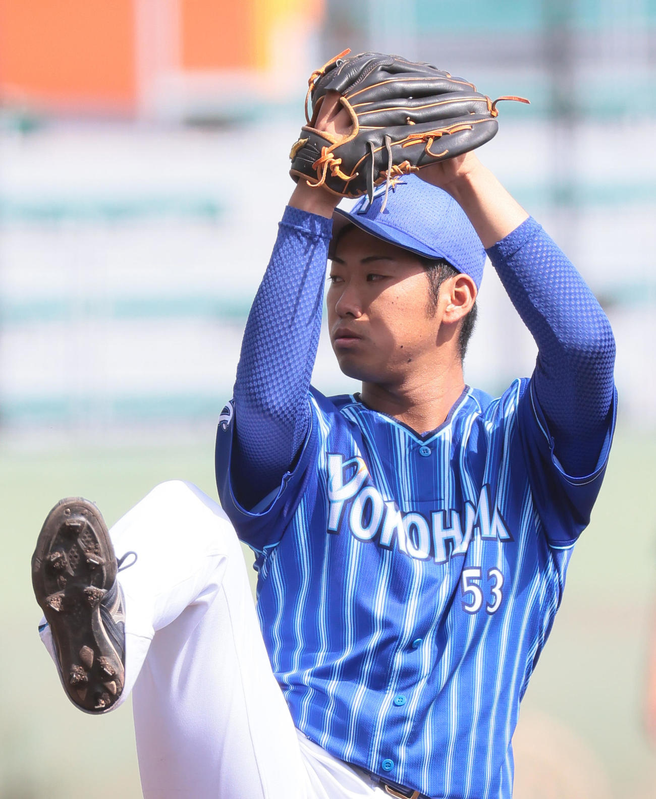 巨人対DeNA 6回からDeNA3番手で登板した池谷（撮影・足立雅史）