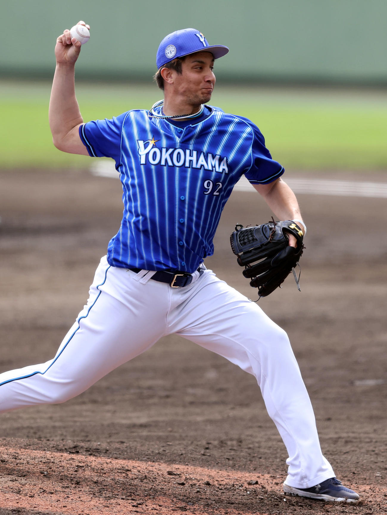 巨人対DeNA 7回裏から登板する国吉（撮影・狩俣裕三）