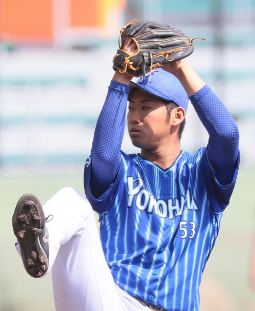 巨人対DeNA 6回からDeNA3番手で登板した池谷（撮影・足立雅史）