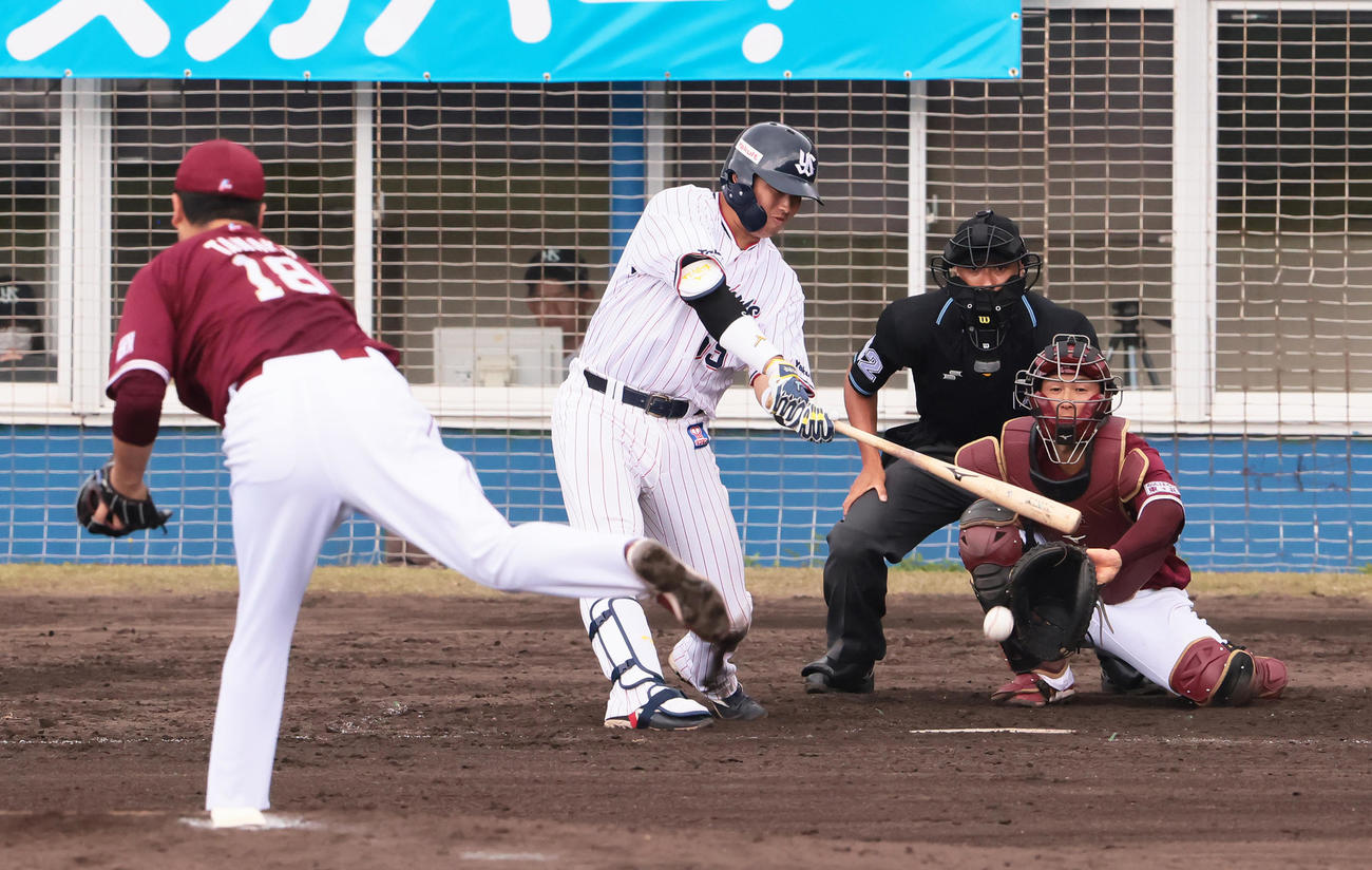 ヤクルト対楽天　3回裏ヤクルト2死、村上をスプリットで二ゴロに仕留める田中将（撮影・足立雅史）