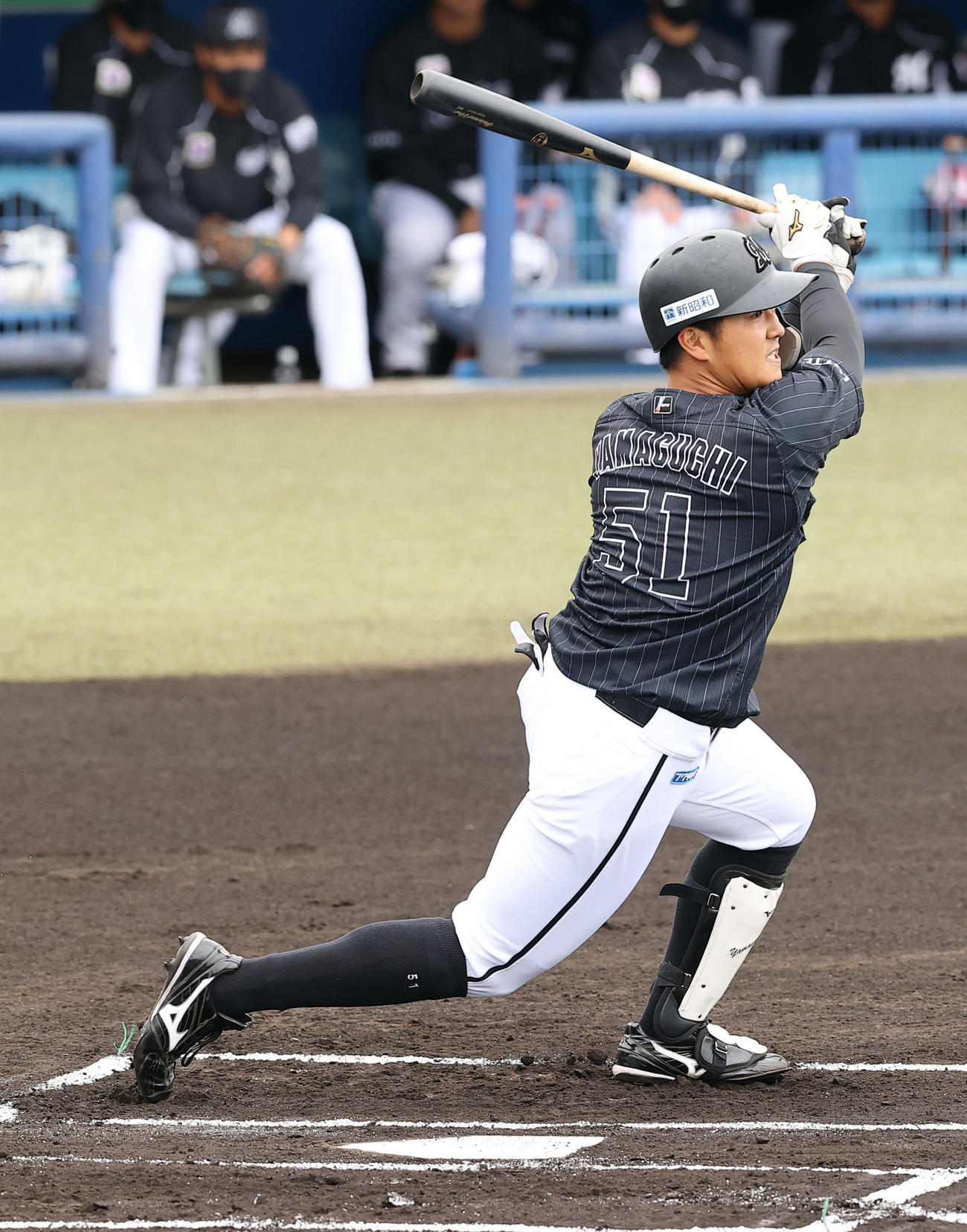 西武対ロッテ　1回表ロッテ1死二、三塁、先制の右前適時打を放つ山口（撮影・垰建太）