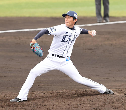 西武対ロッテ　5回、西武3番手で登板し力投する吉川（撮影・垰建太）