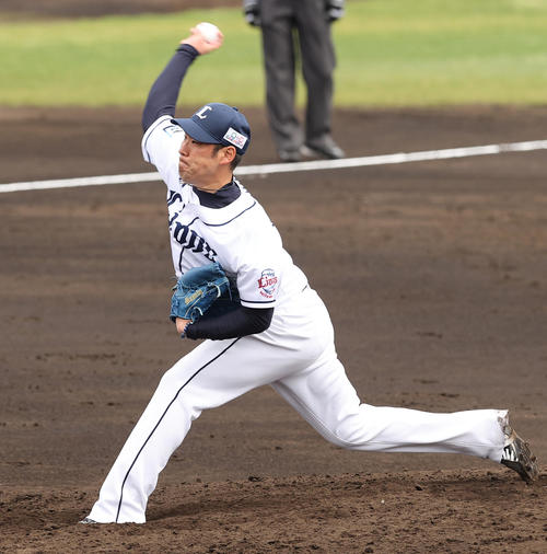 西武対ロッテ　4回、西武2番手で登板し力投する増田（撮影・垰建太）