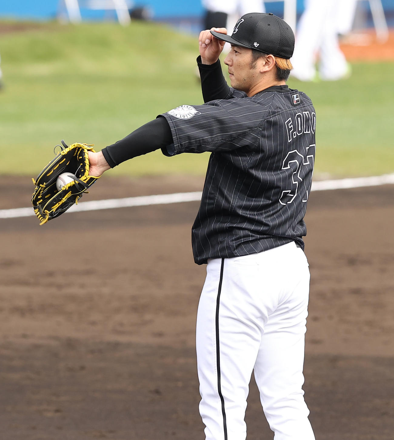 西武対ロッテ　6回裏西武無死二、三塁、山野辺を三振に仕留め落ち着いた表情の小野（撮影・垰建太）