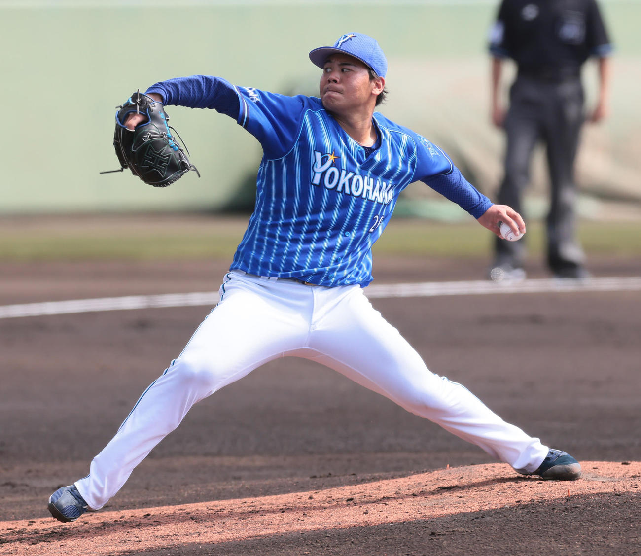 巨人対DeNA DeNA先発の浜口（撮影・足立雅史）