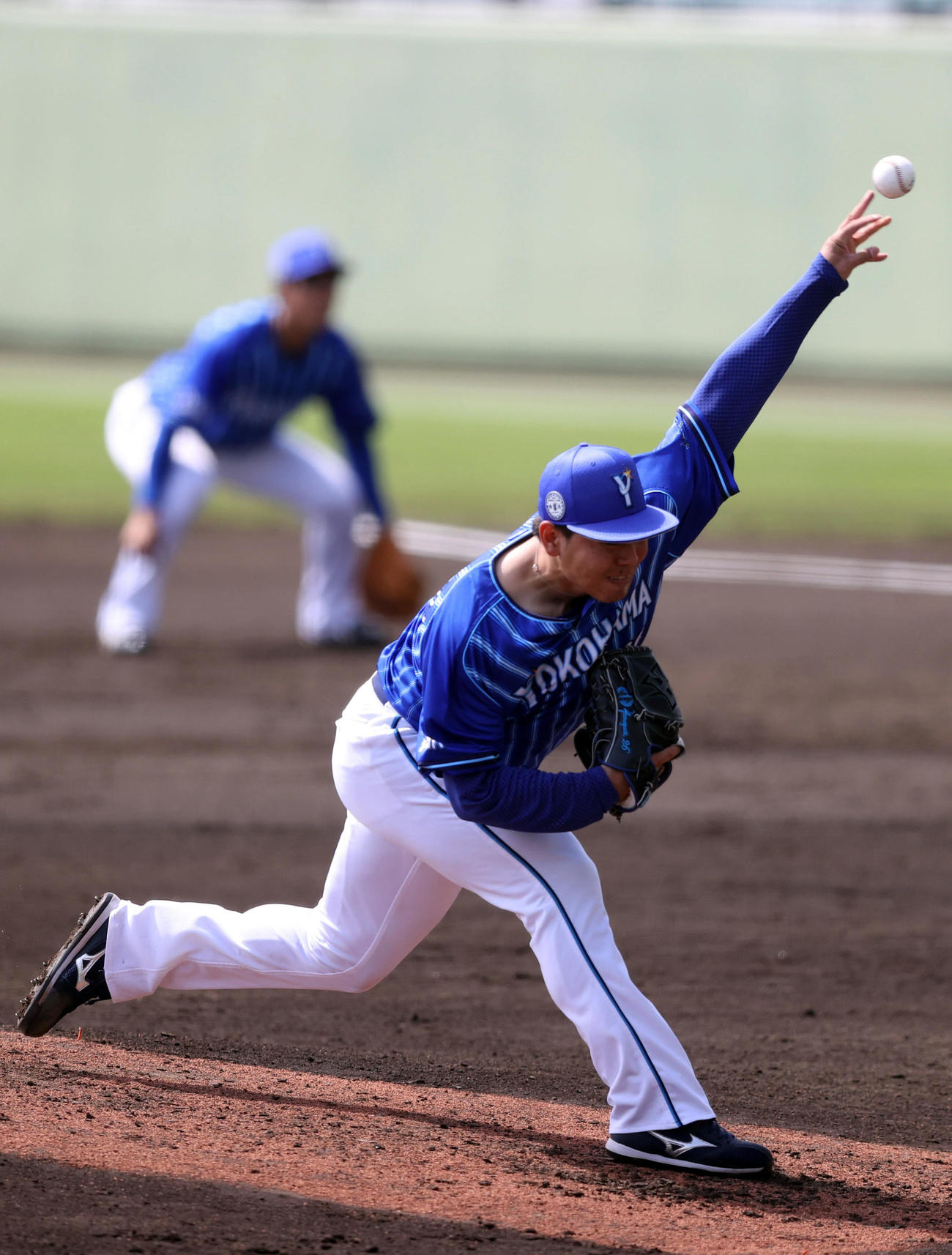 巨人対DeNA DeNA先発の浜口（撮影・狩俣裕三）