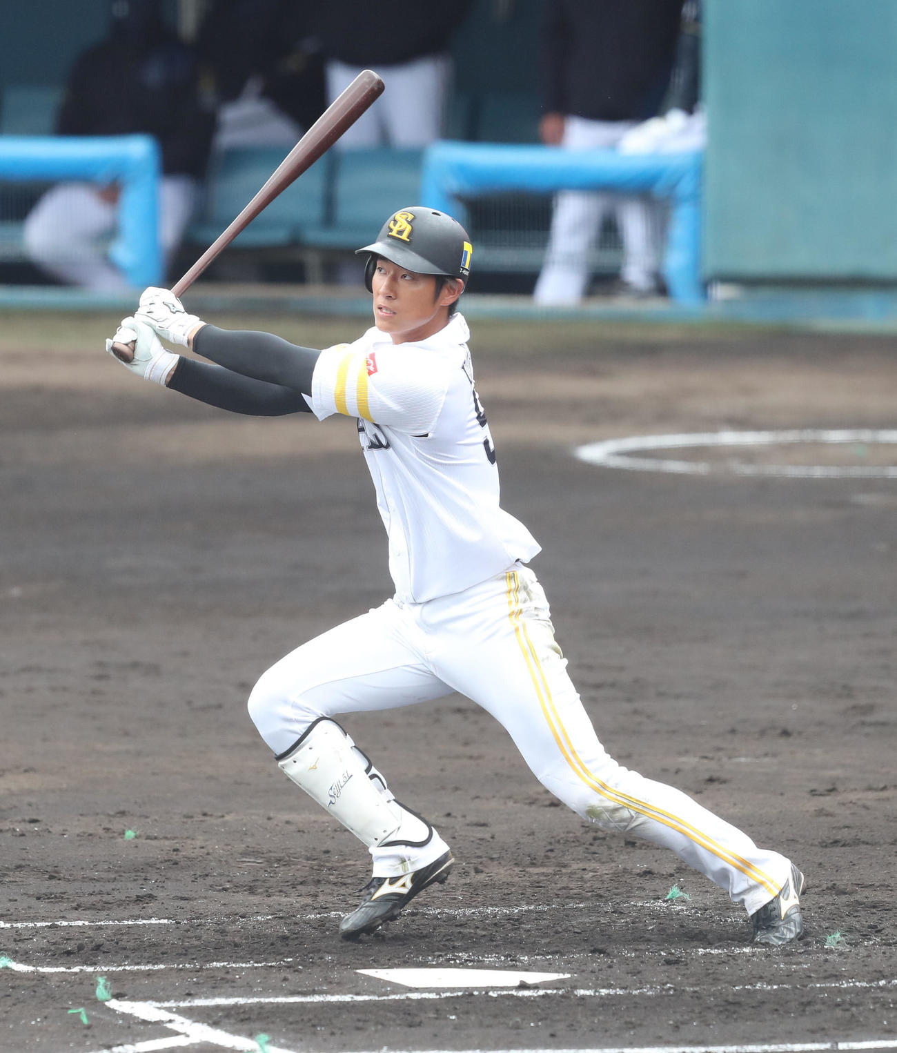 ソフトバンク対オリックス　1回裏ソフトバンク無死一、二塁、上林は中越えに2点適時三塁打を放つ（撮影・梅根麻紀）
