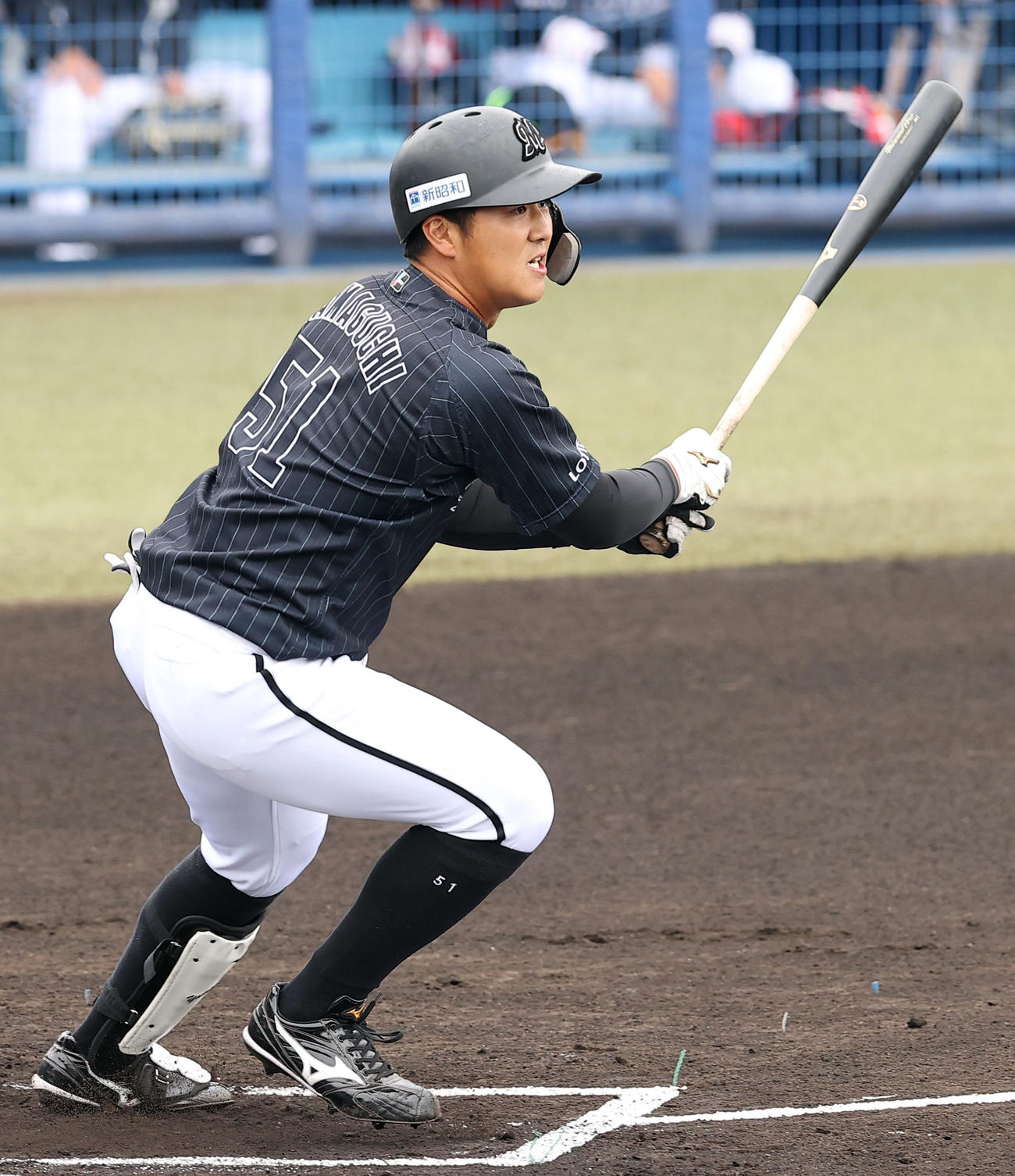 西武対ロッテ　1回表ロッテ1死二、三塁、先制の右前適時打を放つ山口（撮影・垰建太）